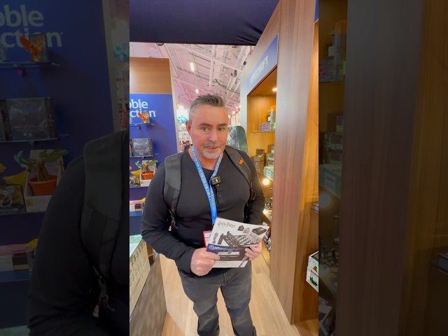 Vídeo relacionado con El Llavero de la Cresta de Hogwarts de la colección Noble