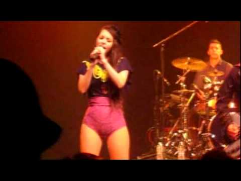 Belanova -Paso El Tiempo - live at the The Majestic Ventura Theater , CA On Nov 19,2010