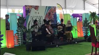 Download lagu Sri Andani -Joget Pahang mp3 Download lagu Sri Andani -Joget Pahang mp3