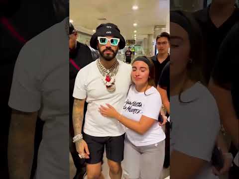 Anuel has an awkward moment with a fan 😱