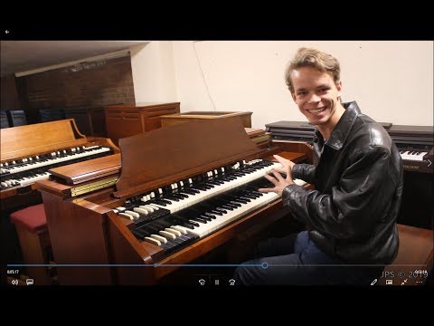 Hammond Organ with 32 note pedal board (Update RT-3)