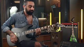 Video thumbnail for Jackson X Series Soloist SLX DX - super-Strat da metal in total black by accordoTV