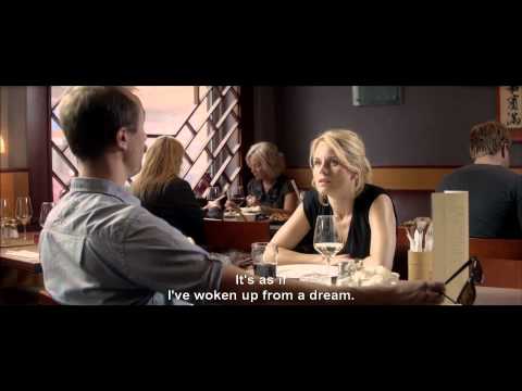 En s.k avancerad statistgrej där jag diskuterar business med en kille över huvudet på Alexandra, som spelar en av döttrarna till Marie Göranssons karaktär. Jag skymtar i trailern från 0:55 En s.k avancerad statistgrej där jag diskuterar business med en kille över huvudet på Alexandra, som spelar en av döttrarna till Marie Göranssons karaktär. Jag skymtar i trailern från 0:55