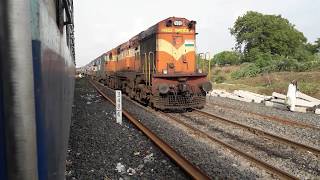 preview picture of video 'Nanded Outer - Nandigram Express Departs From Nanded Railway Station'