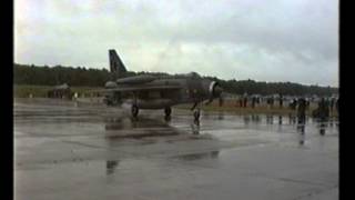 preview picture of video 'Wet Lightning Taxi Run - Bruntingthorpe - 23 August 1998'