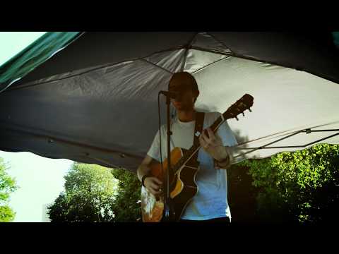 Petr Hruška - Petr Hruška - Dilema introvertní extravertky (lyrics video)