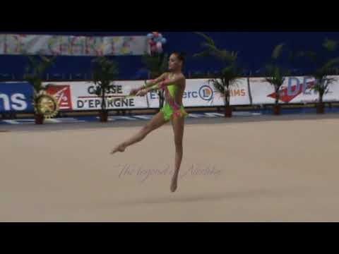 Mélany DUVAL massues - 2014 Gala de charité Reims 16 février