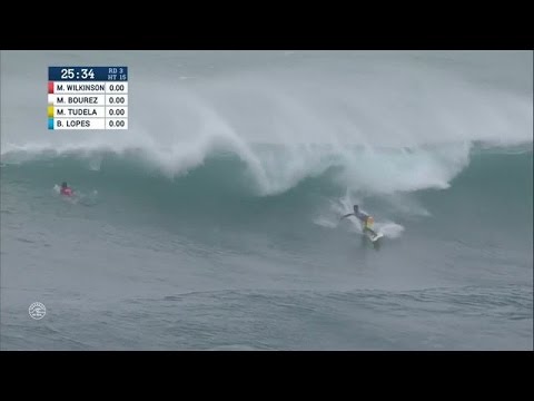 Bourez Opens Round 3 With Flare