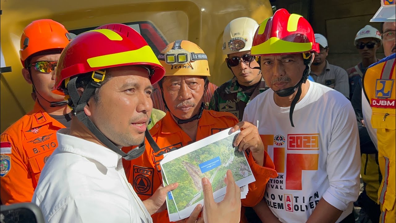 Wagub Jatim Emil Dardak Kunjungi Lokasi Longsor KM 16 Trenggalek-Ponorogo: Penanganan Harus Hati-hati