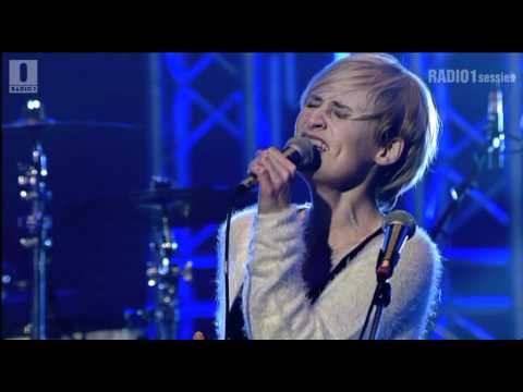 Geike & Gorki - 'Blinded' // Radio 1 Sessies