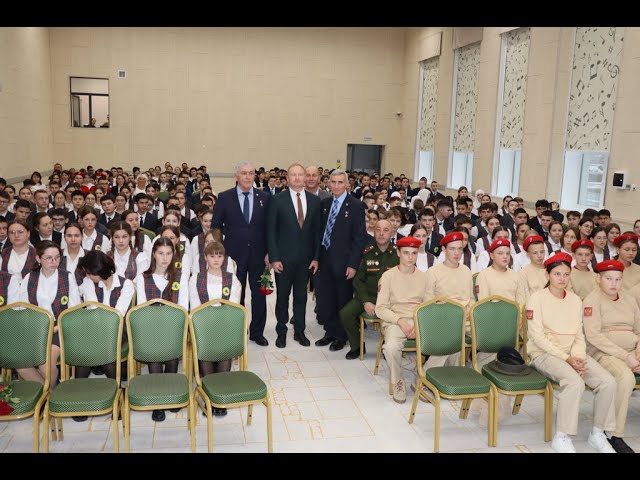 Саба урта мәктәбендә Геройлар белән очрашу