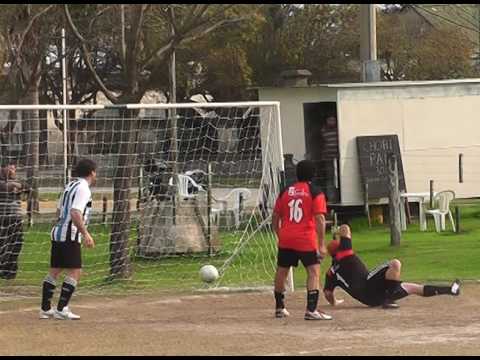 FUTBOL BARRIAL- GOL  ANDRES MOYANO -B CENTENARIO- 30-7-2016-