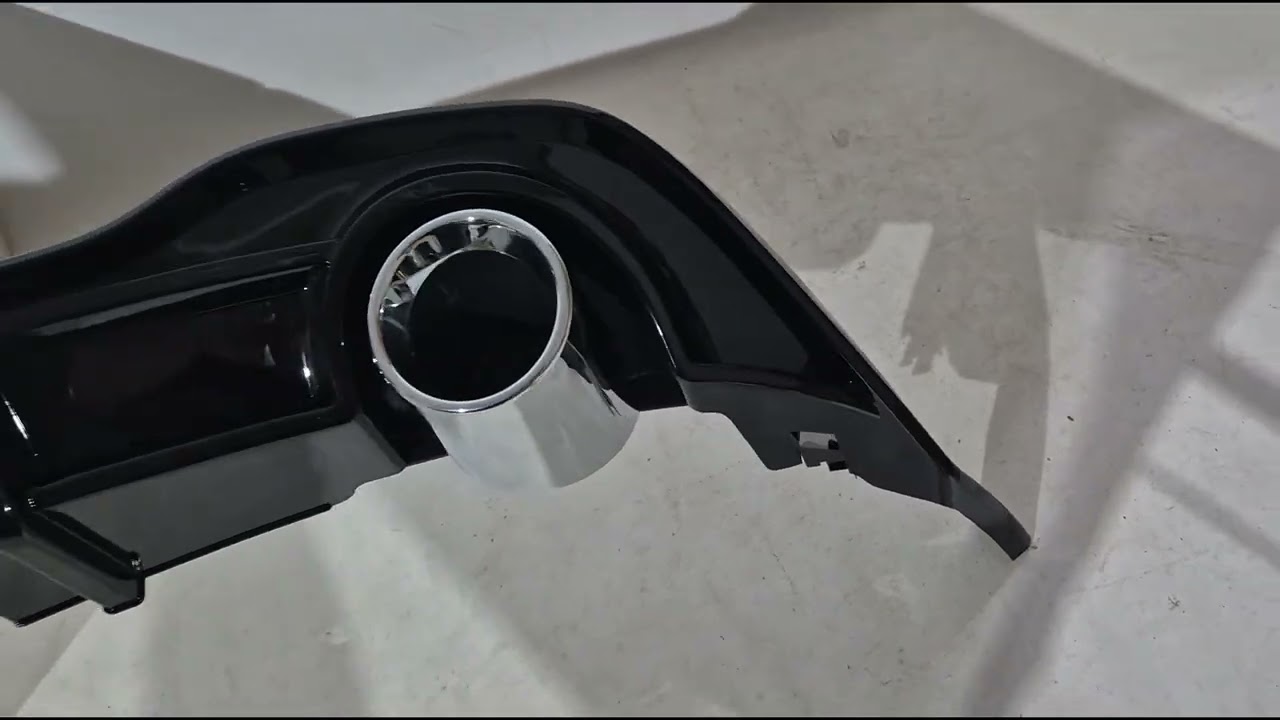 Задний диффузор DPT V-2 (Черный Глянец) Video 1