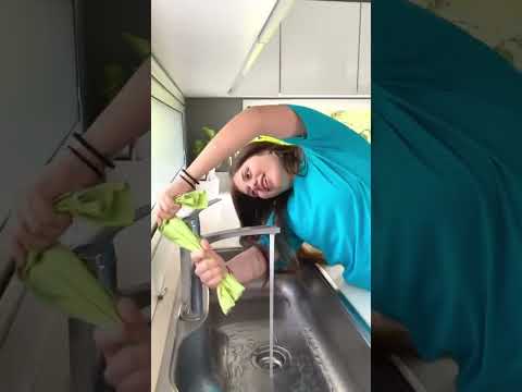 Reto a mis Amigos a Quitar la Toalla sin Mojarla  💦 🤣