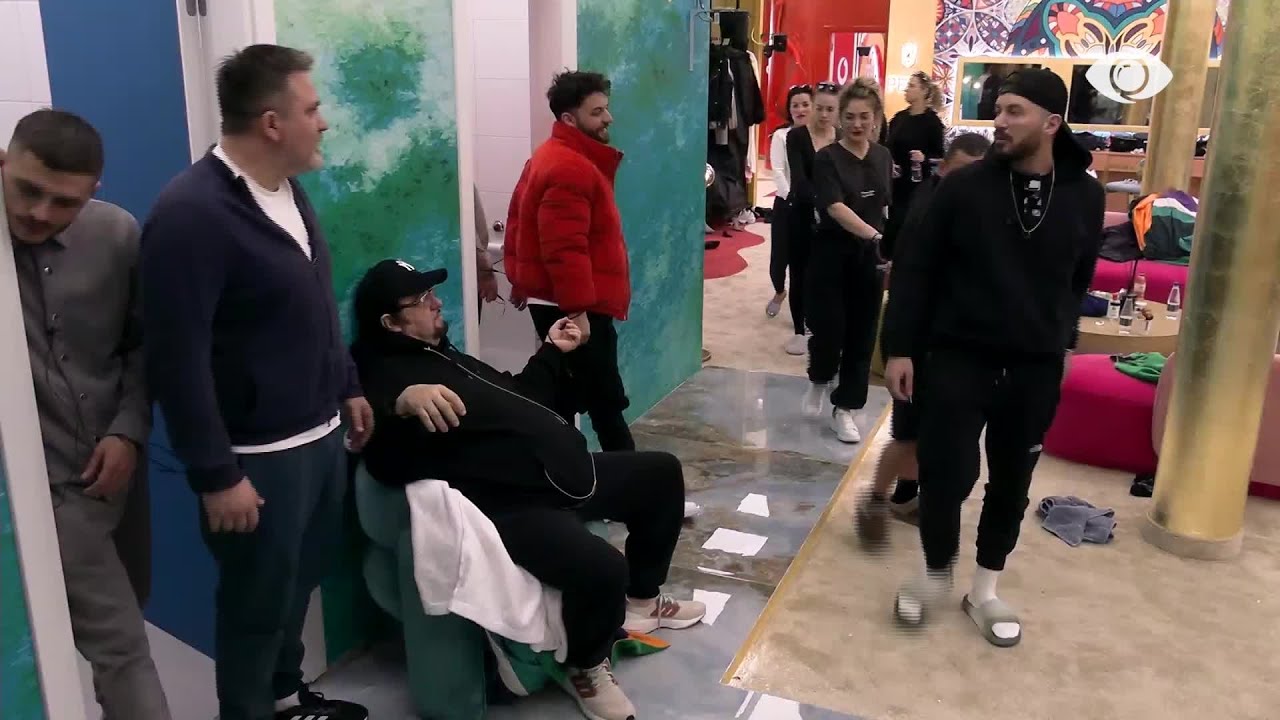 Grupi i Romeos tenton të hyjë në tualet, ekipi i Julit nuk i lejon - Big Brother Albania VIP 3