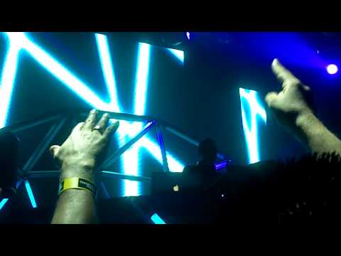 Paul van Dyk @ Palladium 6/11/11 - Martin Solveig ft Dragonette - Hello (Michael Woods Dub)