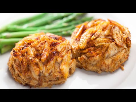 Saltine Crackers Are the Secret Weapon in This Classic Maryland Crab Cake