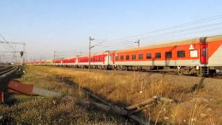 preview picture of video 'King of WR 12951 Mumbai Central-New Delhi Rajdhani Express approaches in style!'