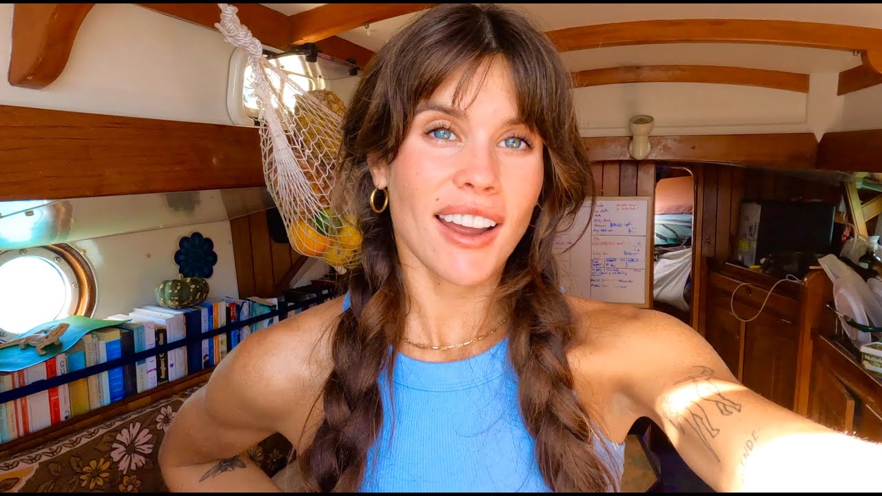 YOUNG LIVEABOARD CRUISERS: Sailing coastal Queensland - Episode 37