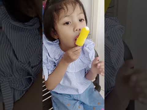 Adeeva suka banget makan ice cream #shorts #icecream #makanenak #ngemilenak #yummi #shortvideo