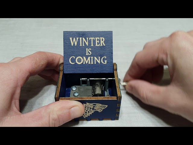 Vídeo relacionado con Cuzit Juego de Tronos Movie Tema Caja de Música Madera Grabado Mano Juguete Músico Invierno es un Gran Regalo para los Fans del Golf, Marido, Amigo, Padre y Padre Hombre Negro