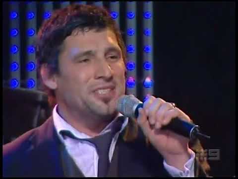 Russell Robertson singing Jessie's Girl at 2008 Grand Final Breakfast.