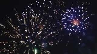 preview picture of video 'Fuegos artificiales en Boiro 2013'