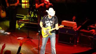 Brad Paisley - Wrapped Around   //   Catch All The Fish  --  London, UK 2010
