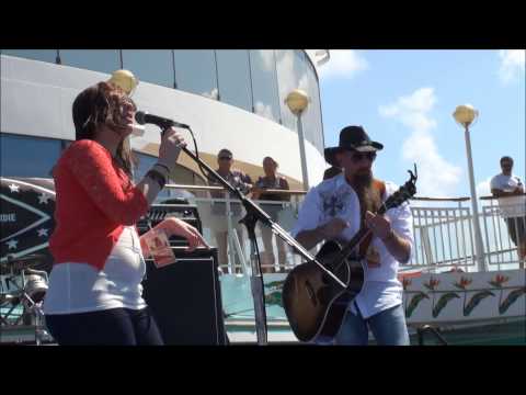 Layla Southern on Simpleman Cruise 2012, sing Red