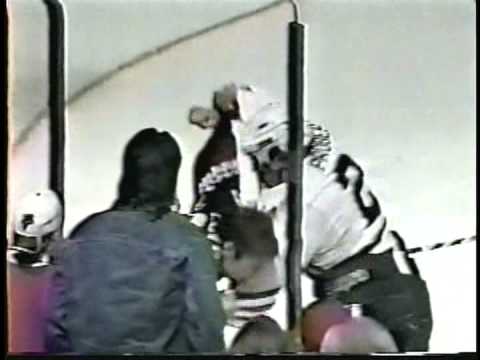 Bob Probert vs Scott Levins