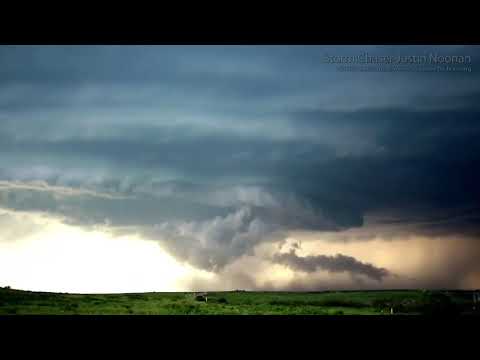 Timelapse Footage Shows Supercell Tornado Developing Over Texas Skies