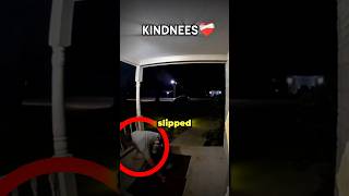 Download lagu He Dropped The Pizza… Then Pressed The Doorbell Anyway 🤯 #kindness #humanity #ytshorts #shorts mp3