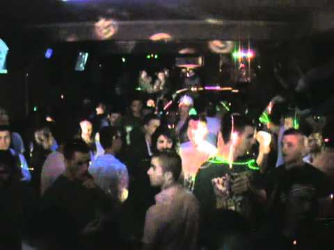 REZIDENTII  DIN   DISCO  RING  COSTINESTI in  Club  SUMMER  MOON  DIN COSOVENI  25-09-2010.MPG