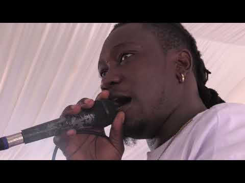 "Nusu mugbali o, mi lebena deka, Nyɔnu mugbali o, mi lebena deka" 🧏‍♂️🧏‍👂