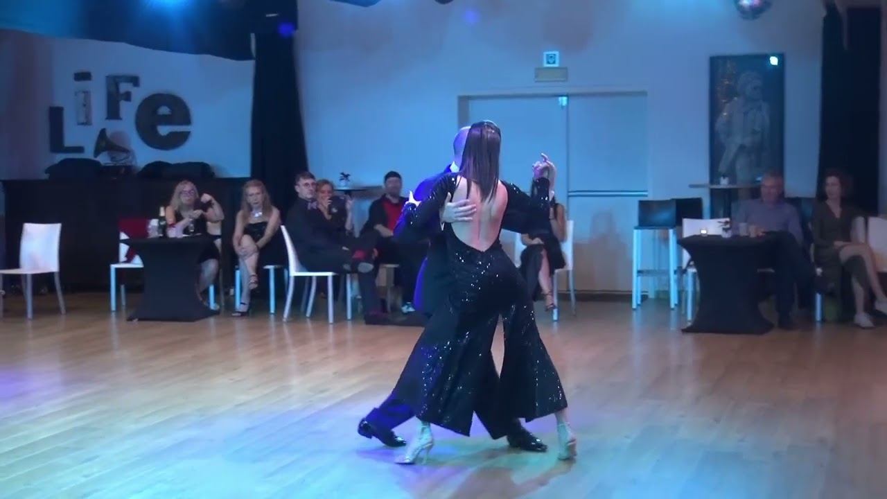 Video thumbnail for Cécile Rouanne & Rémi Esterle: demo 1/2 @ dag 4 Life Tango Fiesta 31/12/2024