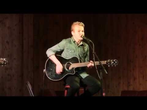 Torstein med Gjør no med det og Svikter aldri igjen på Storås 11.10.2014