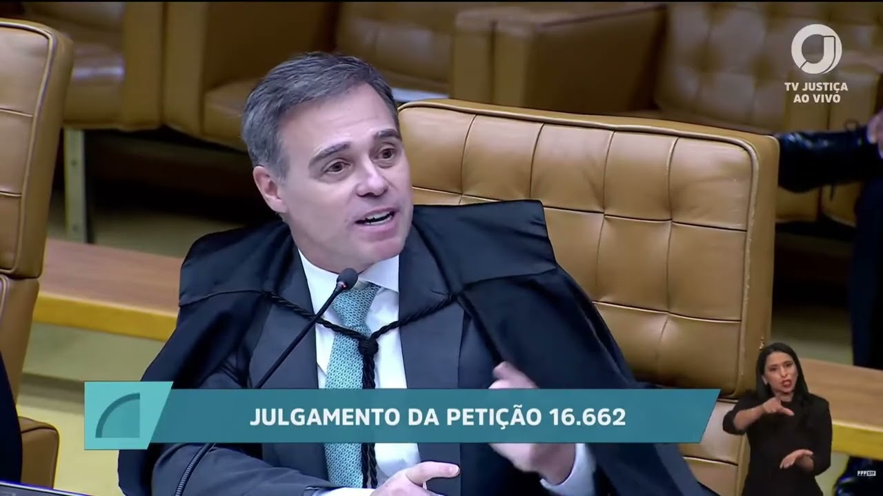 Mendonça tenta explicar pedido de investigação e bate boca com Moraes