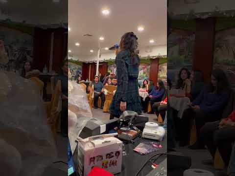 Katherine Ho (who sang “Yellow” in Crazy Rich Asians) sings “Tong Hua” (“Fairy Tale”) - 12/6/25