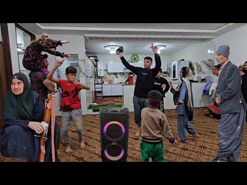 Building a Mountain Path & Village Roof! 💪🏔️ | Family Tropical Life Challenge