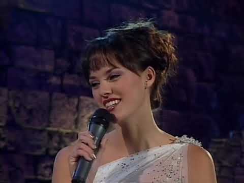 2000 Miss Universe: Top 5 Questions