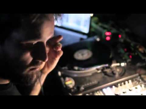 "Pull Up a Sound" (Mungo's Hi Fi, Chungo-Bungo & Charlie P in session)