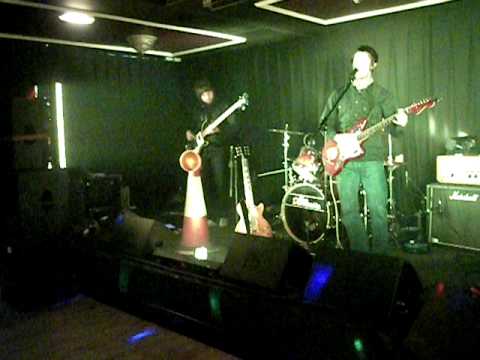 'The Dandretta' perform live at 'The Function Room'...nice track.