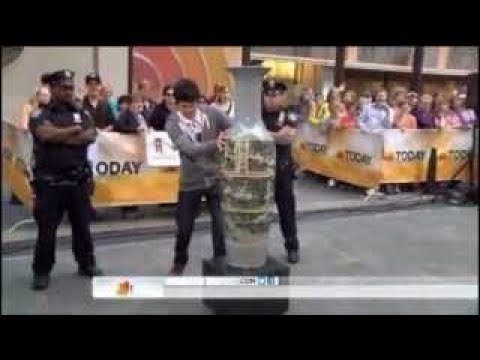 Stupid man breaks a 1.2 million dollar antique