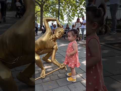 This Little Girl Meets a Living Statue! 😍 #Cute