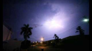 preview picture of video 'Lightning storm 2009 Dec Darwin Australia'