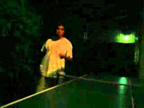 TRATANDO DE JUGAR AL PING PONG EN LA OSCURIDAD