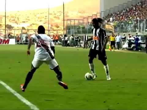 12/08/2012 - Ronaldinho Gaúcho skills habilidades Atlético MG x Vasco Brasileirão 2012