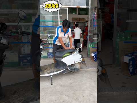 Hai thanh niên chở trái dưa hấu hài hước !!
