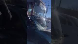 Երևանում ավտոբուսը բախվել է 2 մեքենայի ու մխրճվել «Opel» մակնիշի ավտոմեքենայի մեջ #kentron #երեւան