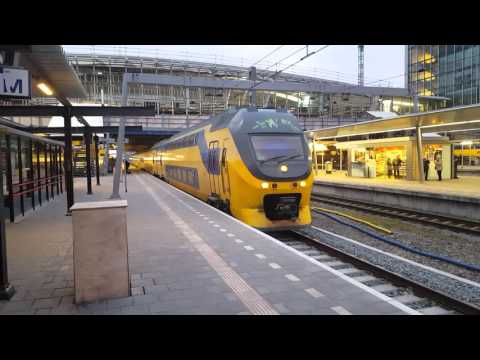 VIRM 8717 vertrekt van Utrecht CS naar Nijmegen